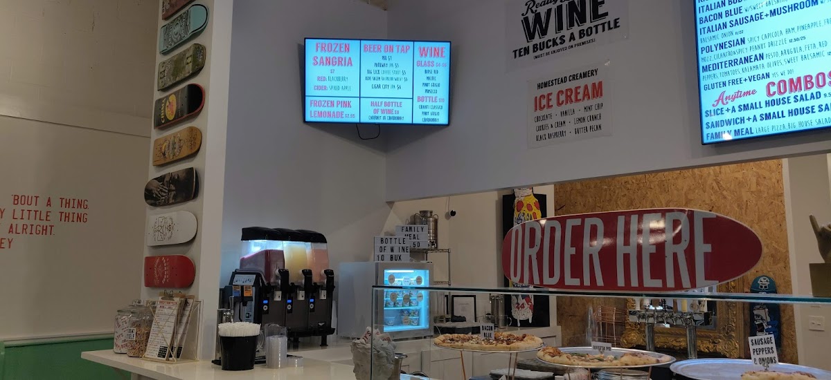 Menu Bobby's Hot & Cheesy-5